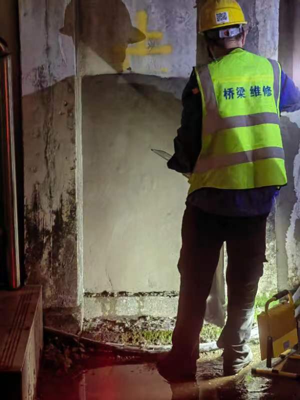 環(huán)氧砂漿材料施工現場(chǎng) (2).jpg